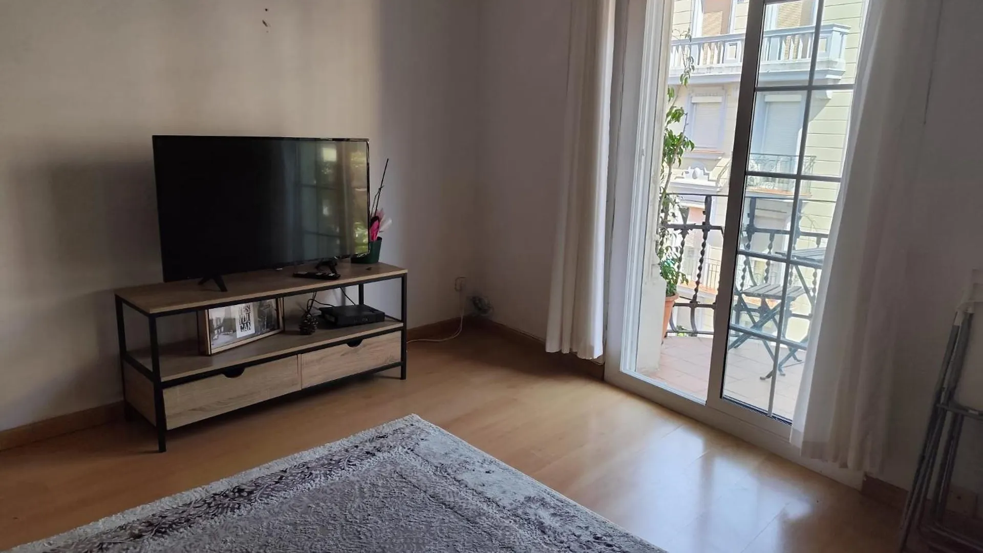 Ervin Home Barcelona 0*,  Spain